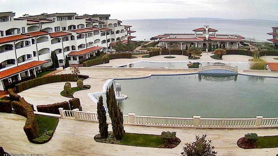 Свети Влас времето уеб камера апарт хотел комплекс 'Каса Реал' изглед към басейн и Черно море 'Слънчев бряг' Apart Hotel complex 'Casa Real', kamerite Free-WebCamBG