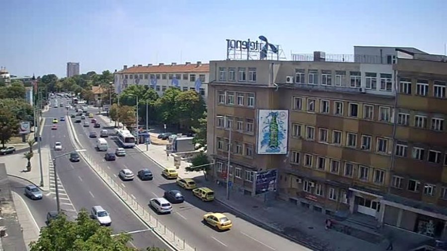 Варна времето уеб камера Център булевард 'Христо Ботев', Катедрален Храм 'Св. Успение Богорородично', Катедрала, кръстовище булевард 'Христо Ботев' и булевард 'Д-р Пискюлиев', площад 'Съборни', трафик улици, kamerite Free-WebCamBG