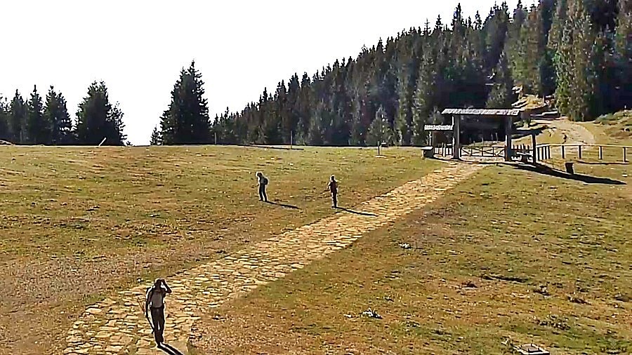 Хижа 'Добрила' времето уеб камера над Сопот, връх Стара планина, kamerite Free-WebCamBG