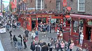 Дъблин (Dublin) времето уеб камера център, бар 'Темпъл' ('The Temple' bar & pub) до река Лифи, Ирландия (Ireland), kamerite Free-WebCamBG